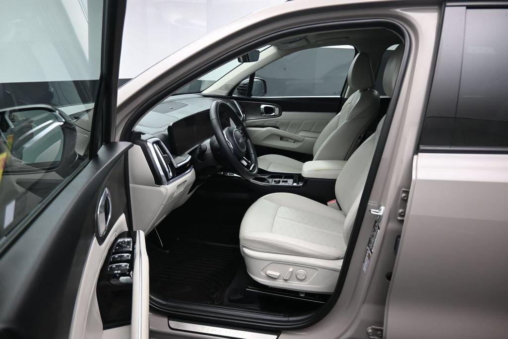 Used 2025 Kia Sorento SX AWD/4WD image 11