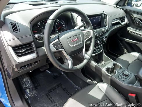 Used 2024 GMC Terrain SLT w/ Tech Package FWD image 11