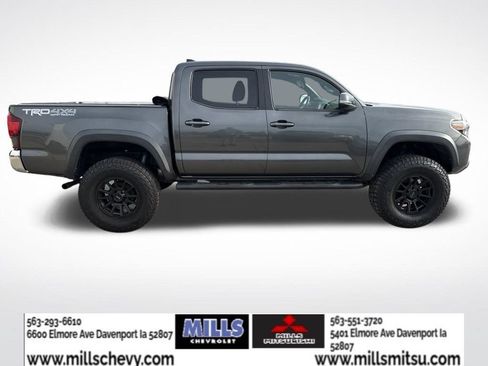 Used 2018 Toyota Tacoma TRD Off-Road AWD/4WD image 6