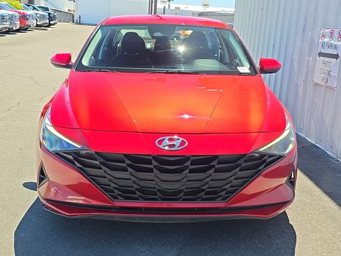 Used 2023 Hyundai Elantra SEL w/ Preferred Accessory Package FWD image 2