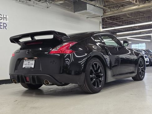 Used 2017 Nissan 370Z Coupe RWD image 8