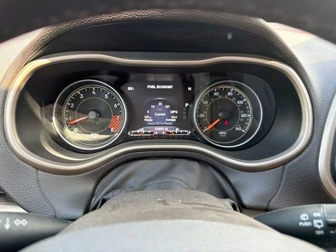 Used 2015 Jeep Cherokee Trailhawk w/ Comfort/Convenience Group AWD/4WD image 9