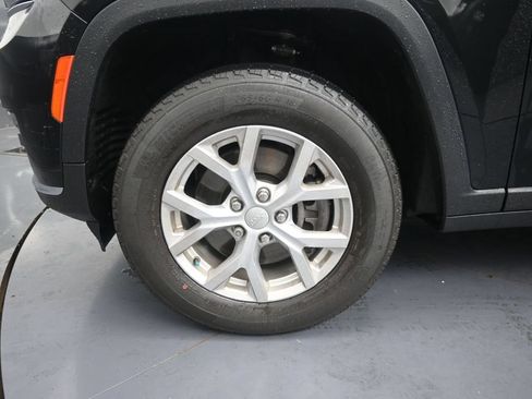 Used 2023 Jeep Grand Cherokee L Limited AWD/4WD image 14