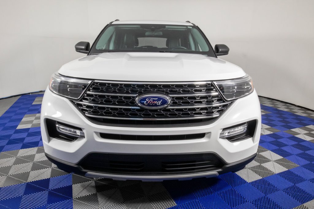 Used 2023 Ford Explorer XLT w/ Equipment Group 202A AWD/4WD image 3