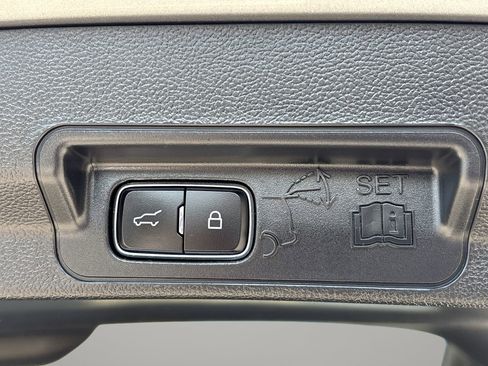 Certified 2023 Ford Explorer Limited image 9