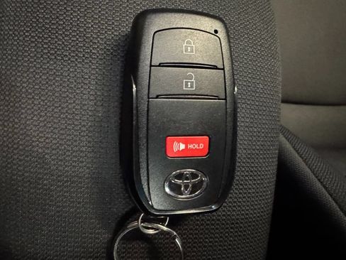 Used 2026 Toyota Corolla Cross LE AWD/4WD image 17