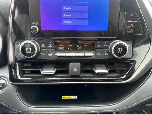 Used 2023 Toyota Highlander XLE AWD/4WD image 38