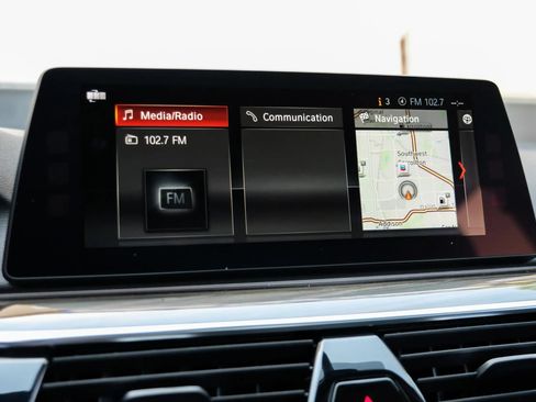 Used 2018 BMW 530i RWD image 36
