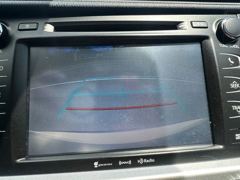 Used 2018 Toyota Highlander XLE AWD/4WD image 19