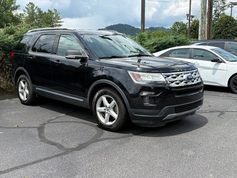 Used 2019 Ford Explorer XLT w/ Equipment Group 202A FWD image 1