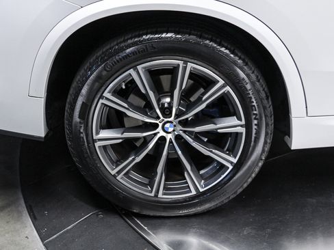 Certified 2024 BMW X5 xDrive40i w/ M Sport Package AWD/4WD image 8