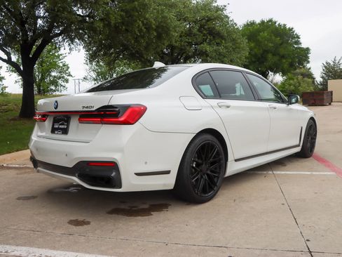 Used 2020 BMW 740i w/ M Sport Package image 7
