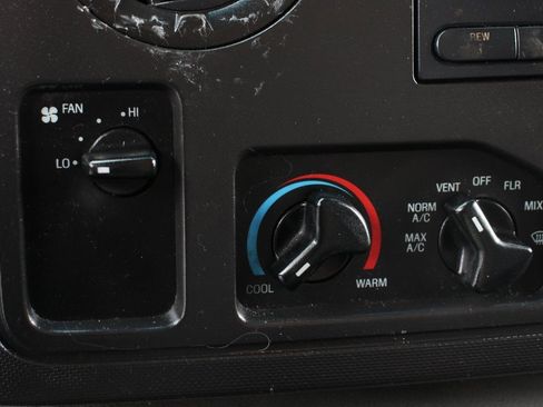 Used 2014 Ford E-350 and Econoline 350 Super Duty w/ Power Windows & Locks Group image 27