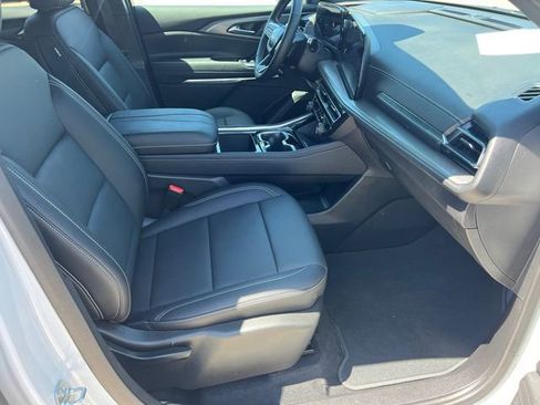 Used 2025 Chevrolet Traverse LT w/ Sun and Wheel Package FWD image 14
