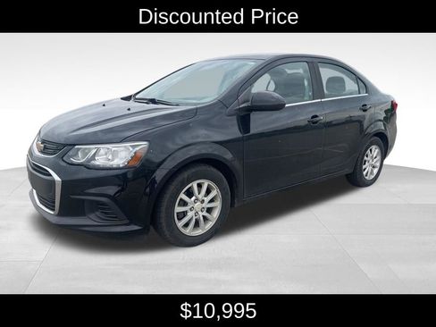 Used 2017 Chevrolet Sonic LT w/ Convenience Package FWD image 3