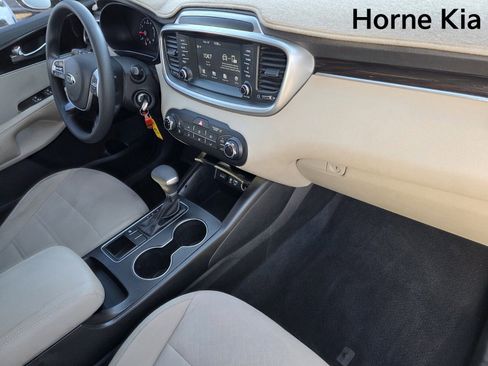 Used 2020 Kia Sorento LX image 30