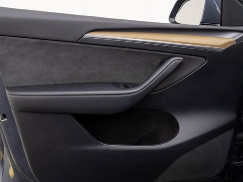 Used 2023 Tesla Model Y Long Range image 14