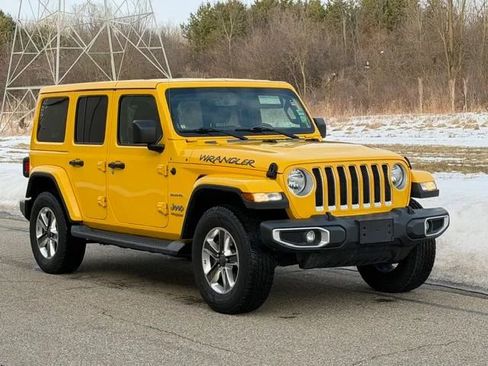 Used 2020 Jeep Wrangler Unlimited Sahara w/ Uconnect 4C Nav & Sound Group AWD/4WD image 3
