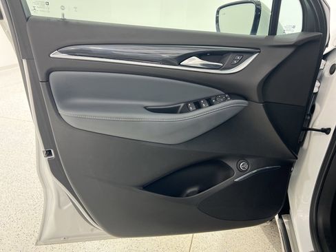 Used 2022 Buick Enclave Essence image 19