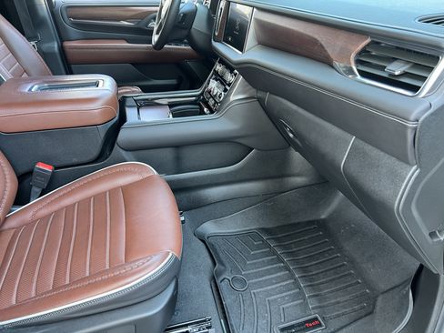 Used 2024 GMC Yukon Denali Ultimate AWD/4WD image 26