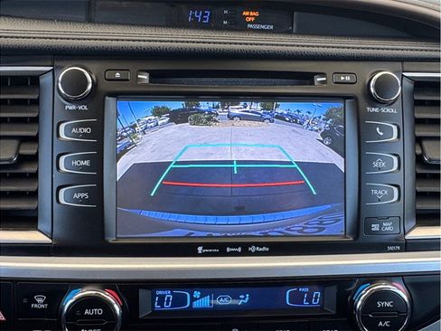 Used 2017 Toyota Highlander XLE FWD image 17