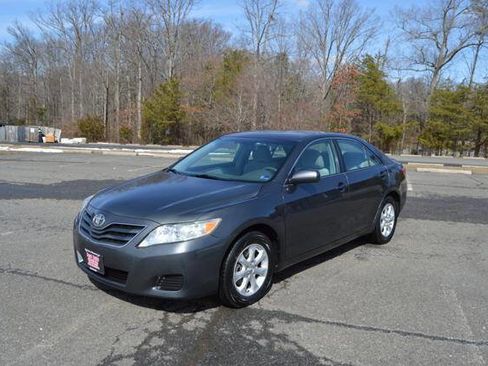Used 2011 Toyota Camry LE image 45