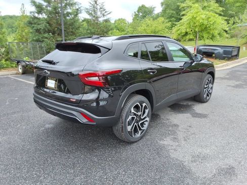 New 2026 Chevrolet Trax RS w/ Sunroof Package FWD image 5