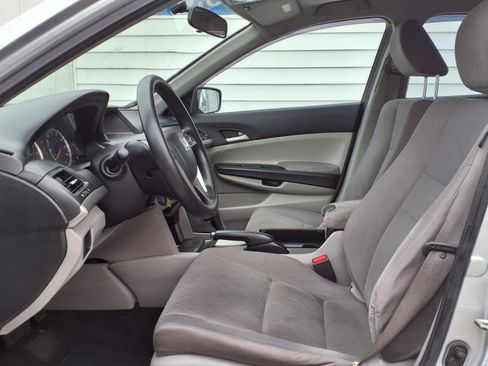 Used 2011 Honda Accord LX-P image 7