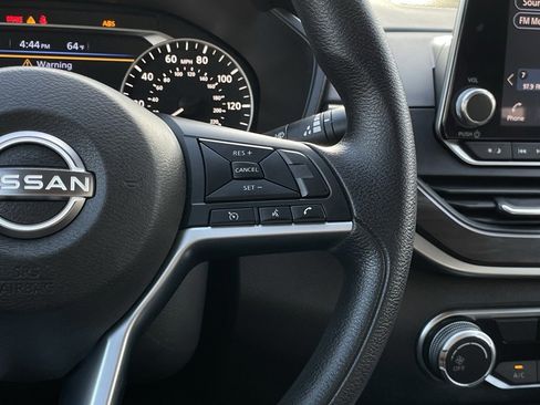 Used 2024 Nissan Altima 2.5 SV image 14