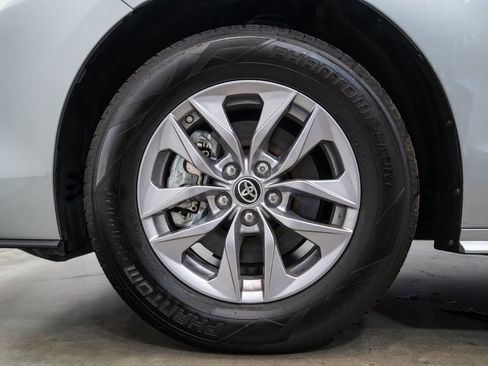 Certified 2025 Toyota Sienna XLE FWD image 11