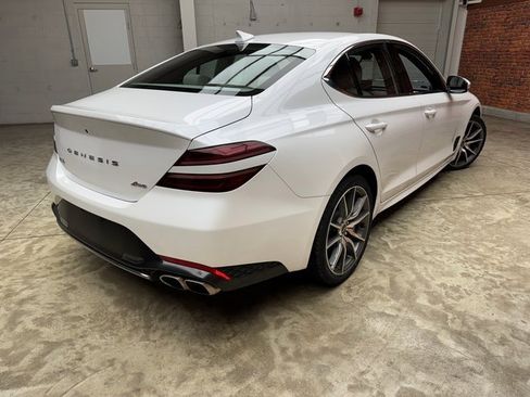 Used 2023 Genesis G70 2.0T image 5