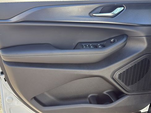 New 2025 Jeep Grand Cherokee Laredo image 16