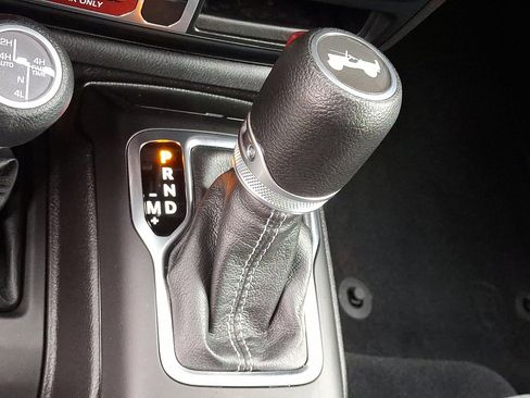 Used 2024 Jeep Wrangler Unlimited AWD/4WD image 30