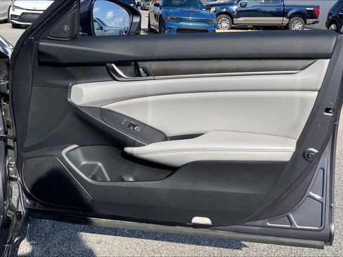 Used 2019 Honda Accord Touring image 23