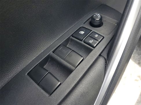 Certified 2023 Toyota Corolla Cross XLE image 18