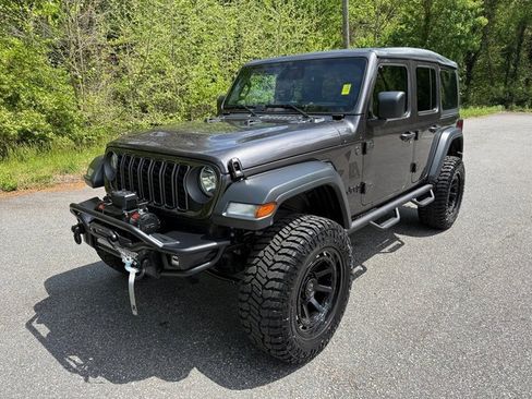 Used 2025 Jeep Wrangler Unlimited Sport AWD/4WD image 2