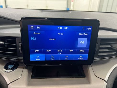 Used 2023 Ford Explorer XLT AWD/4WD image 14