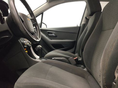 Used 2020 Chevrolet Trax LS w/ Tint and Cruise Package FWD image 17
