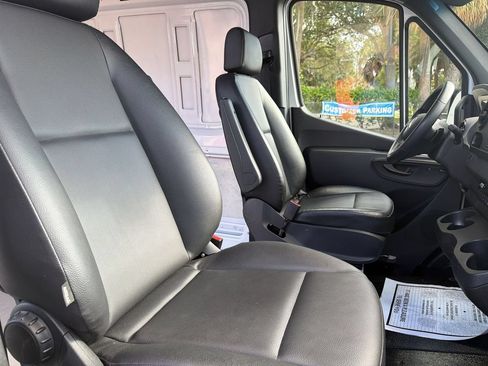 Used 2025 Mercedes-Benz Sprinter 2500 image 14