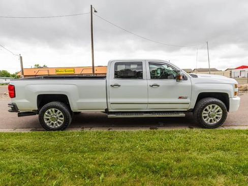 Used 2019 Chevrolet Silverado 2500 LTZ w/ Duramax Plus Package AWD/4WD image 4