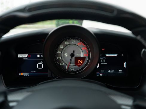 Used 2022 Ferrari F8 Tributo image 11