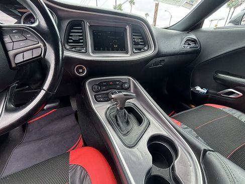Used 2019 Dodge Challenger SXT RWD image 18