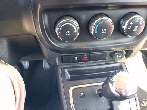 Used 2013 Jeep Compass Sport FWD image 16