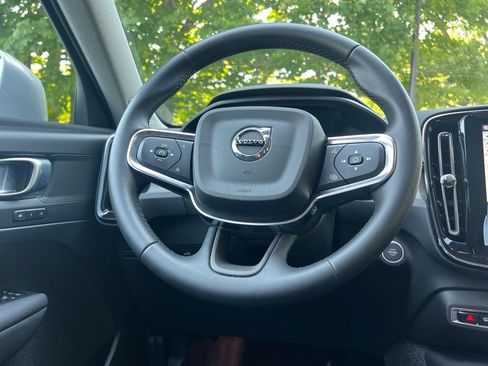 Certified 2025 Volvo XC40 B5 Core AWD/4WD image 25