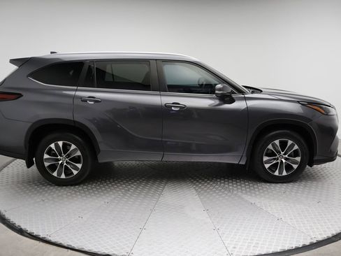Certified 2024 Toyota Highlander XLE image 7
