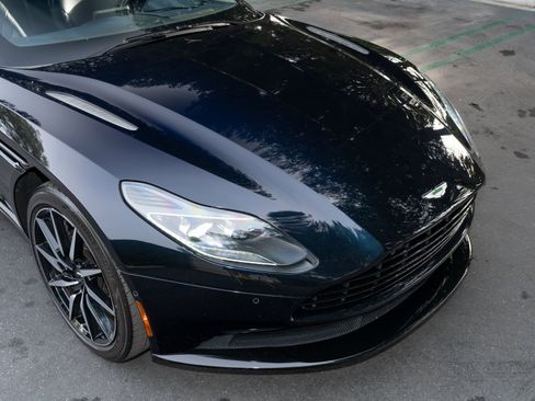 Used 2020 Aston Martin DB11 Coupe image 9