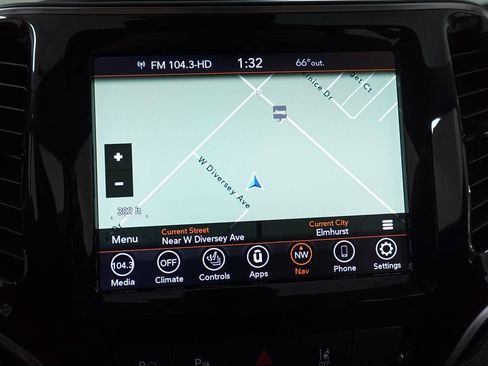 Used 2019 Jeep Cherokee Overland w/ Technology Group AWD/4WD image 18