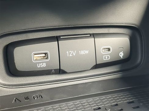 New 2025 Hyundai Venue Limited image 28