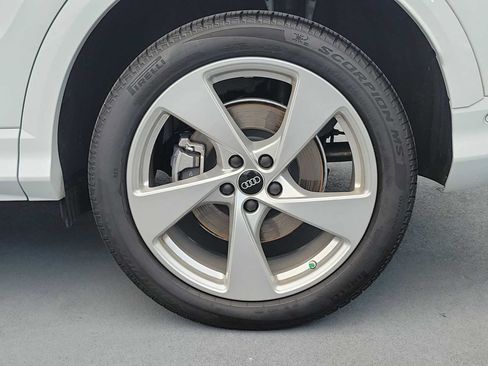 Certified 2025 Audi Q5 Premium Plus w/ Premium Plus AWD/4WD image 11