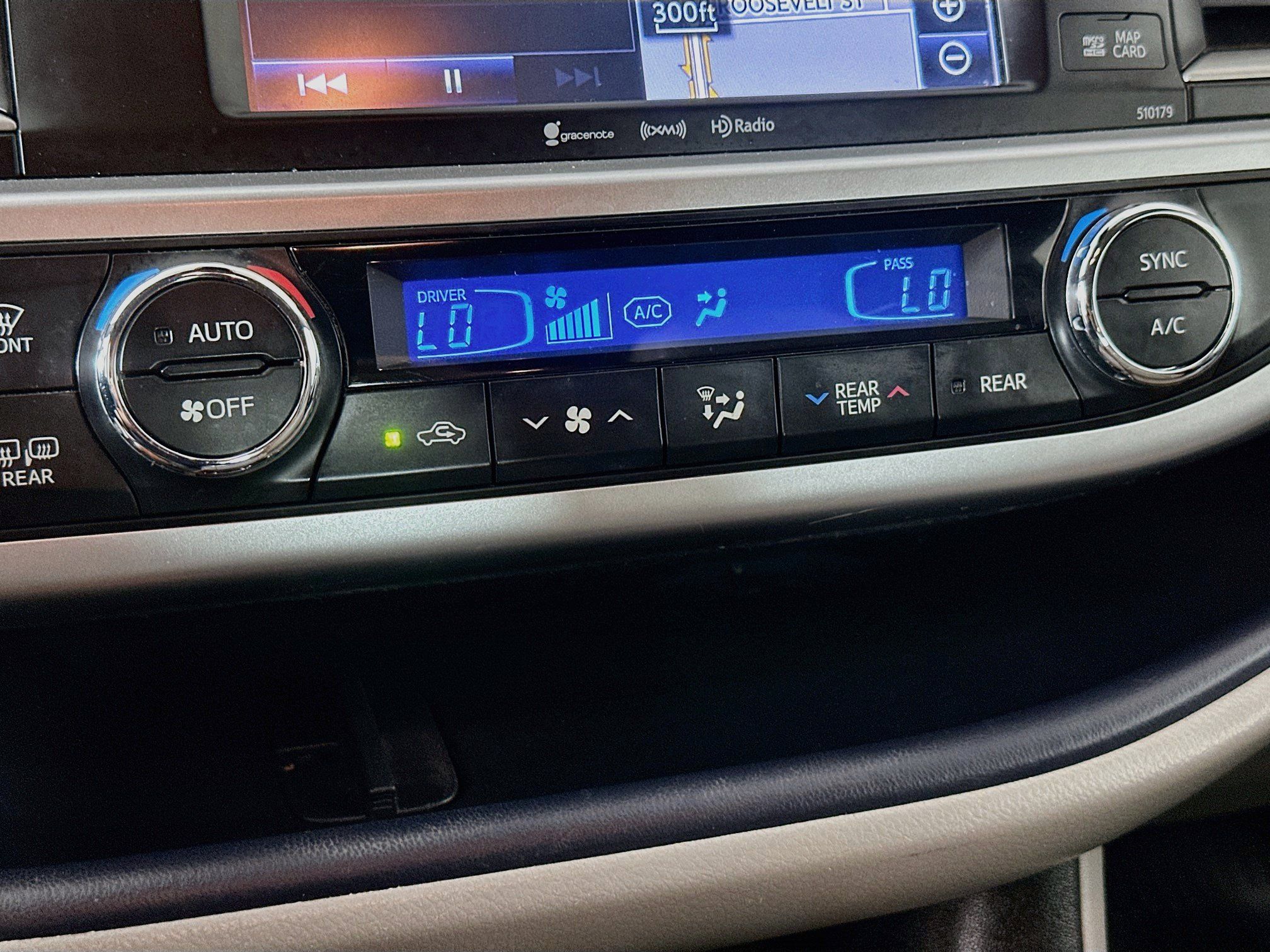 Used 2018 Toyota Highlander XLE AWD/4WD image 24